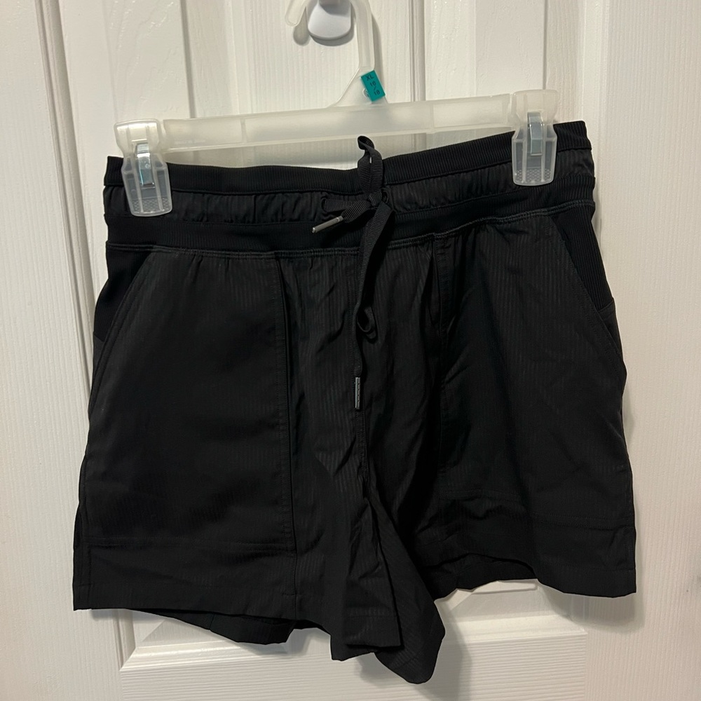 Lulemon dance studio high rise short 3.5